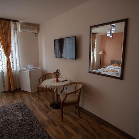 Hotel Casa Alex Târgu Jiu Exterior foto