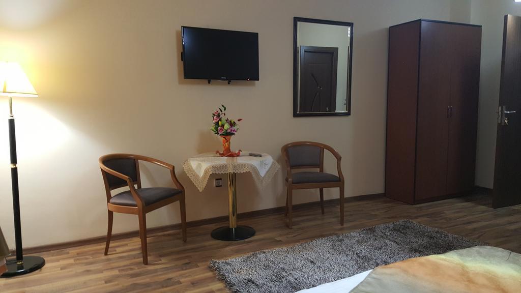 Hotel Casa Alex Târgu Jiu Habitación foto